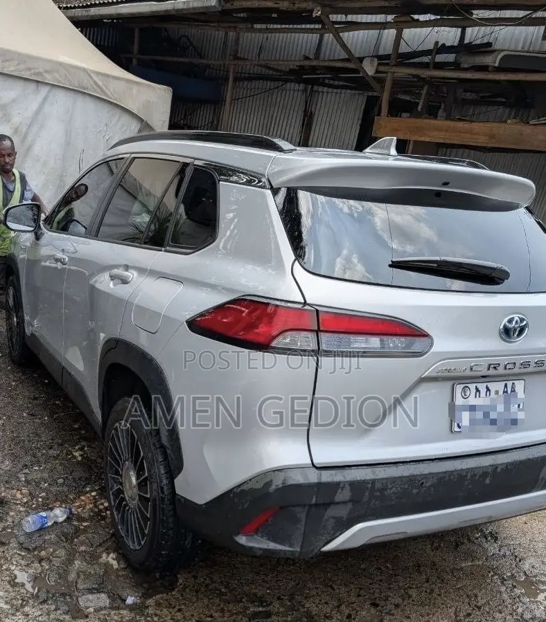 Toyota Corolla Cross Hybrid 2025 Silver