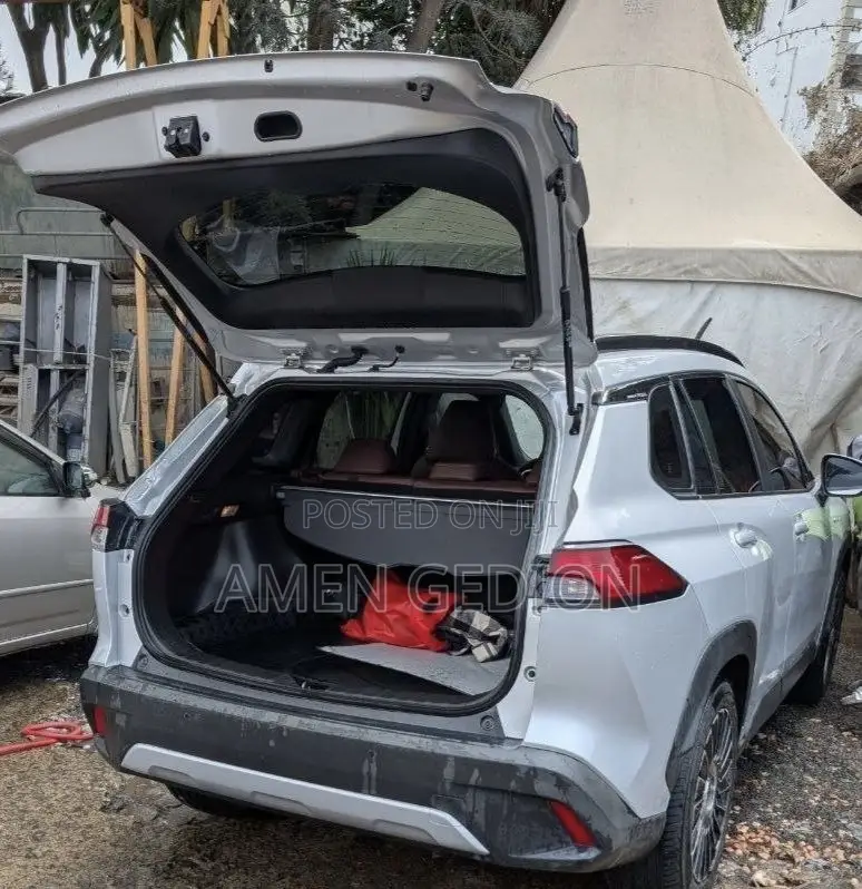 Toyota Corolla Cross Hybrid 2025 Silver