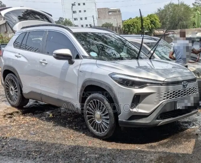 Toyota Corolla Cross Hybrid 2025 Silver