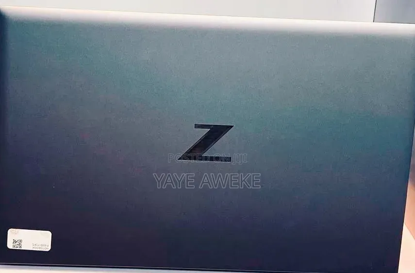 New Laptop HP ZBook Firefly G8 32GB Intel Core i7 SSD 512GB