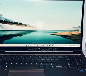 New Laptop HP ZBook Firefly G8 32GB Intel Core i7 SSD 512GB