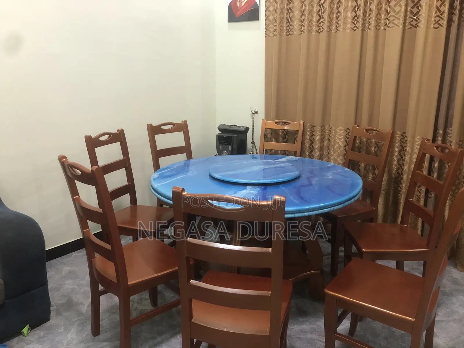 Circular Dining Table With Eight Seats