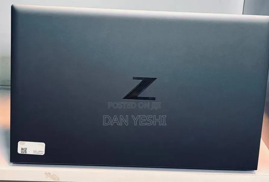 New Laptop HP ZBook Firefly G8 32GB Intel Core i7 SSD 512GB