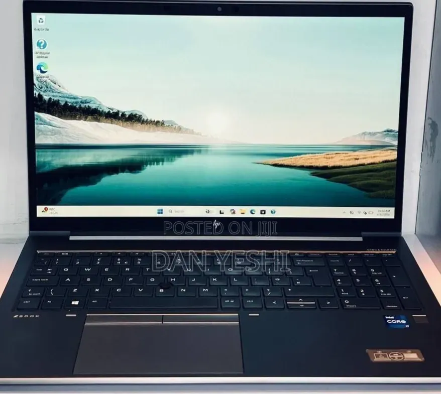 New Laptop HP ZBook Firefly G8 32GB Intel Core i7 SSD 512GB