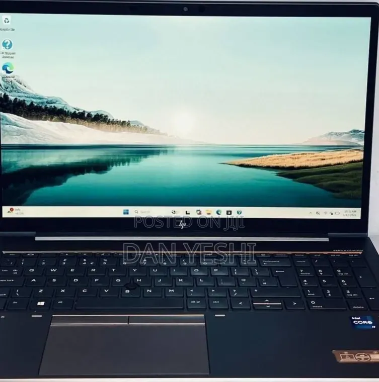New Laptop HP ZBook Firefly G8 32GB Intel Core i7 SSD 512GB
