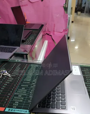 New Laptop Asus VivoBook 15 X505BA 8GB Intel Core i3 SSD 256GB