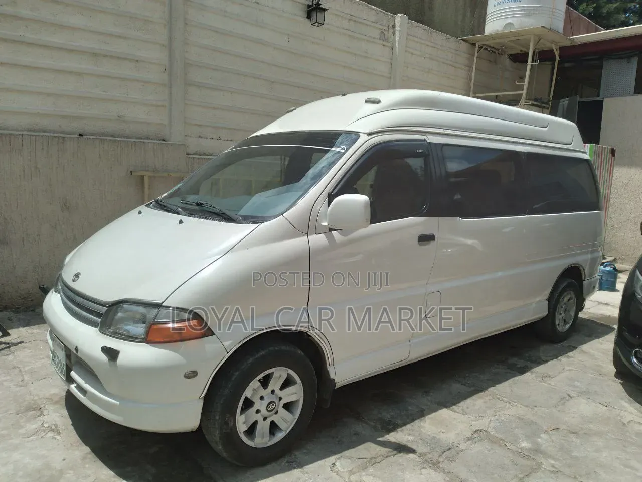 Toyota HiAce 2000 White