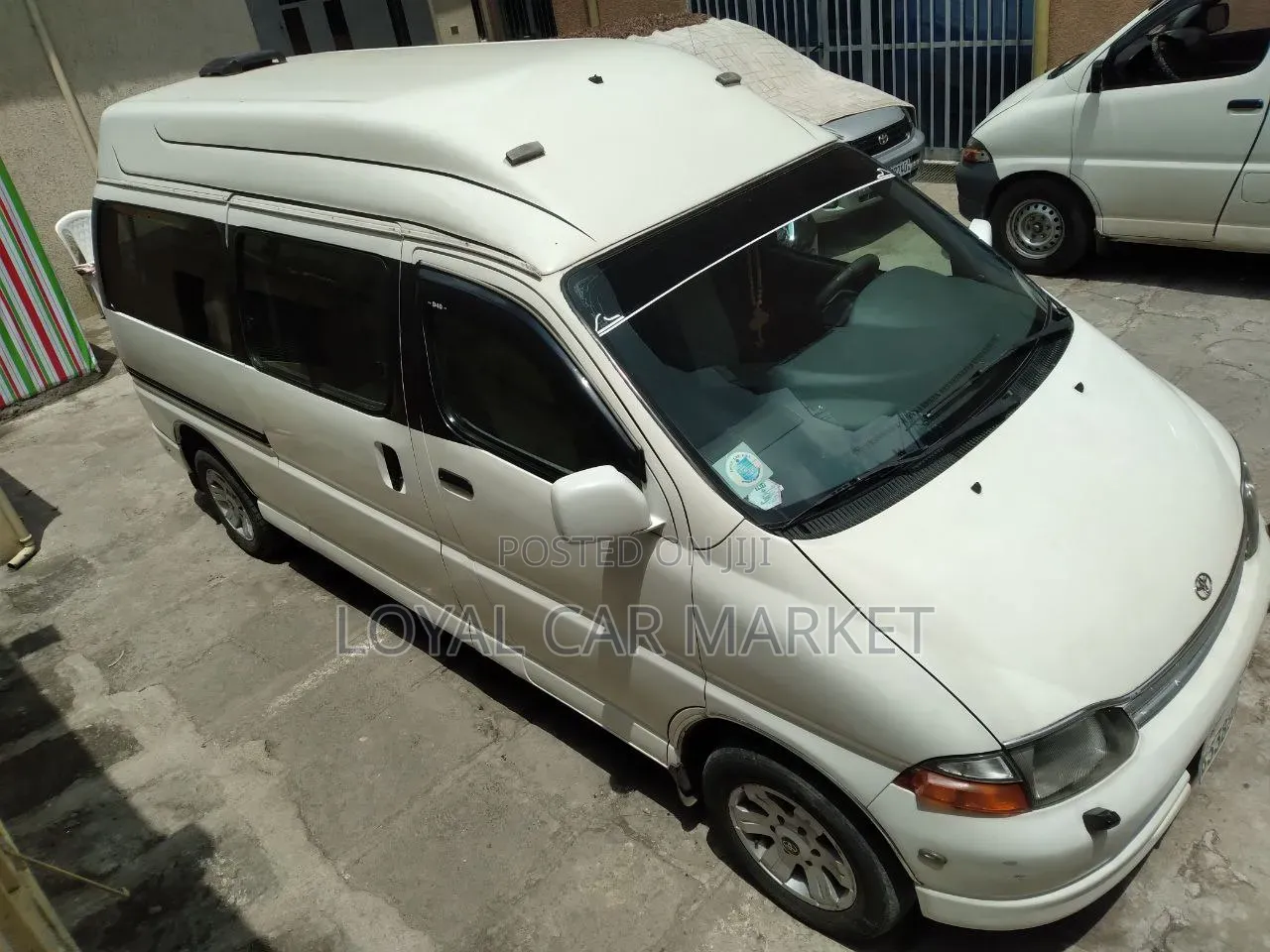 Toyota HiAce 2000 White