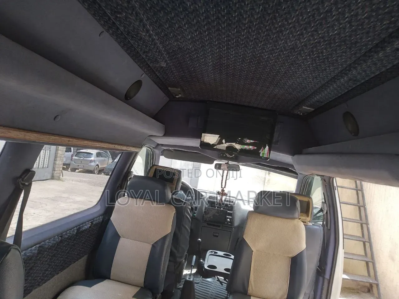 Toyota HiAce 2000 White