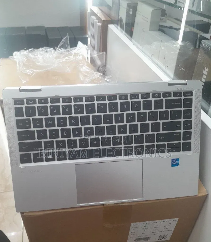 New Laptop HP EliteBook 1040 G8 16GB Intel Core i7 SSD 512GB