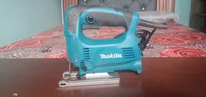 Makta 4329 450 Wt Orbital Action Jigsaw Featuring 4-Stage to Cutting