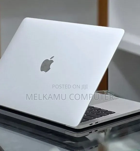 New Laptop Apple MacBook Pro 2019 16GB Intel Core i7 SSD 256GB