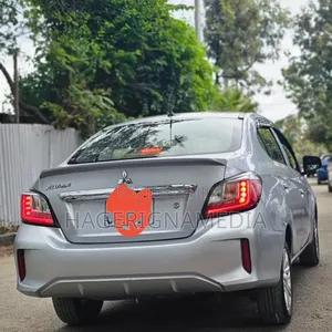 Mitsubishi Attrage 2021 Silver