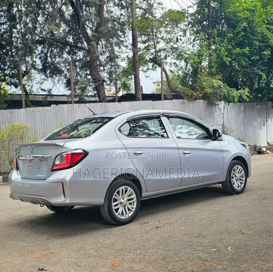 Mitsubishi Attrage 2021 Silver