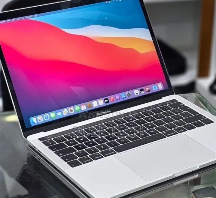 New Laptop Apple MacBook Pro 2019 16GB Intel Core i7 SSD 256GB