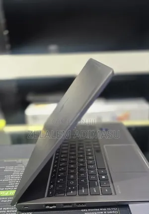 New Laptop HP ZBook Firefly 14 G11 16GB Intel Core i7 SSD 512GB