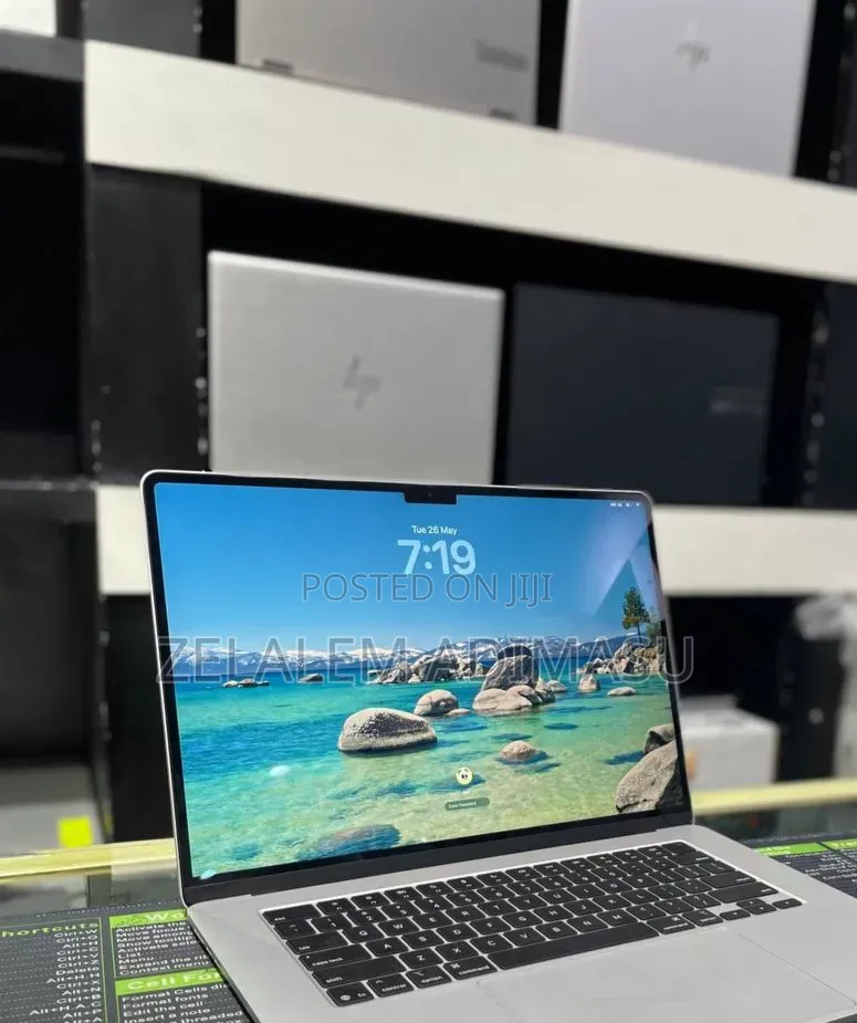 New Laptop Apple MacBook Air 2025 M4 16GB Apple M4 SSD 256GB