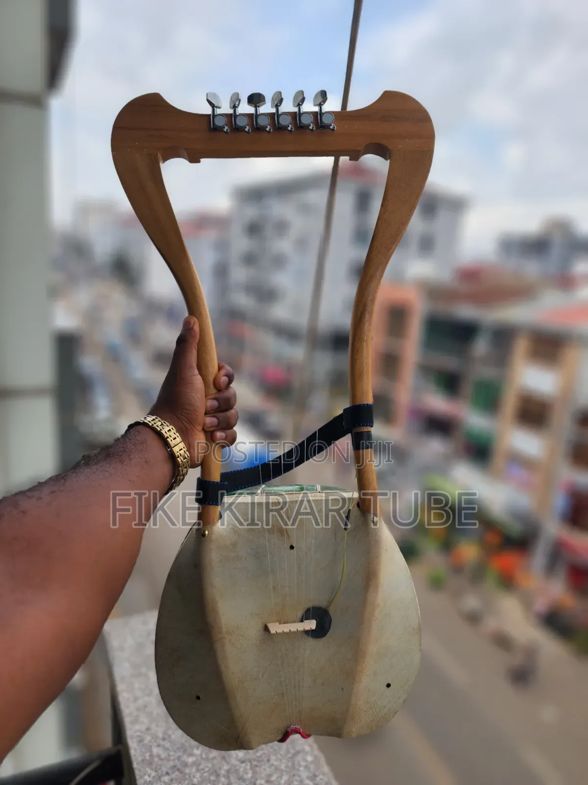 የቅል ክራር ከሌሎች የክራር አይነት ለየት የሚል