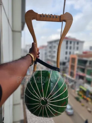 የቅል ክራር ከሌሎች የክራር አይነት ለየት የሚል