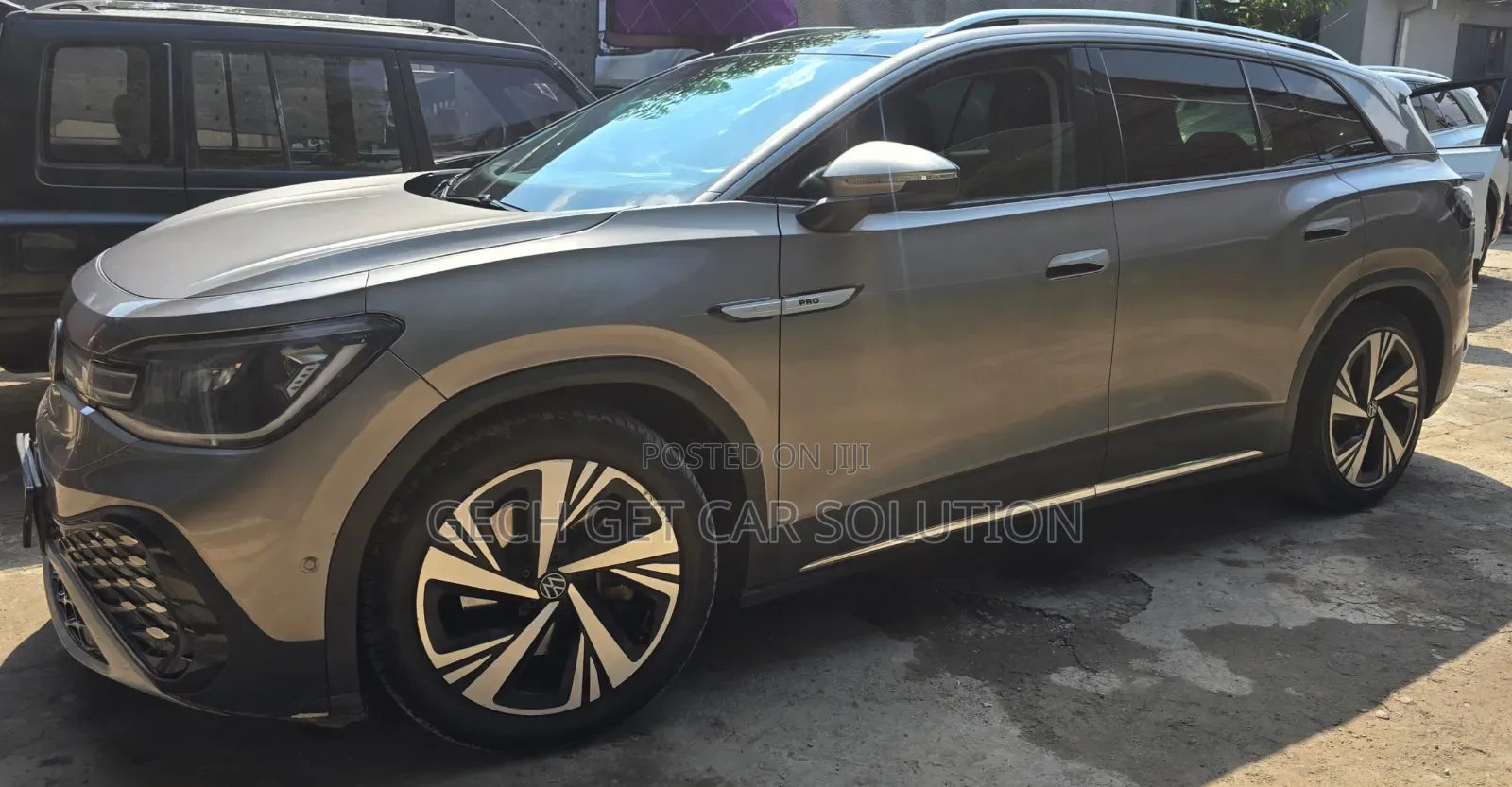 Volkswagen ID.6 2023 Gold
