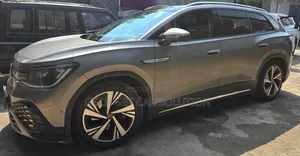 Volkswagen ID.6 2023 Gold