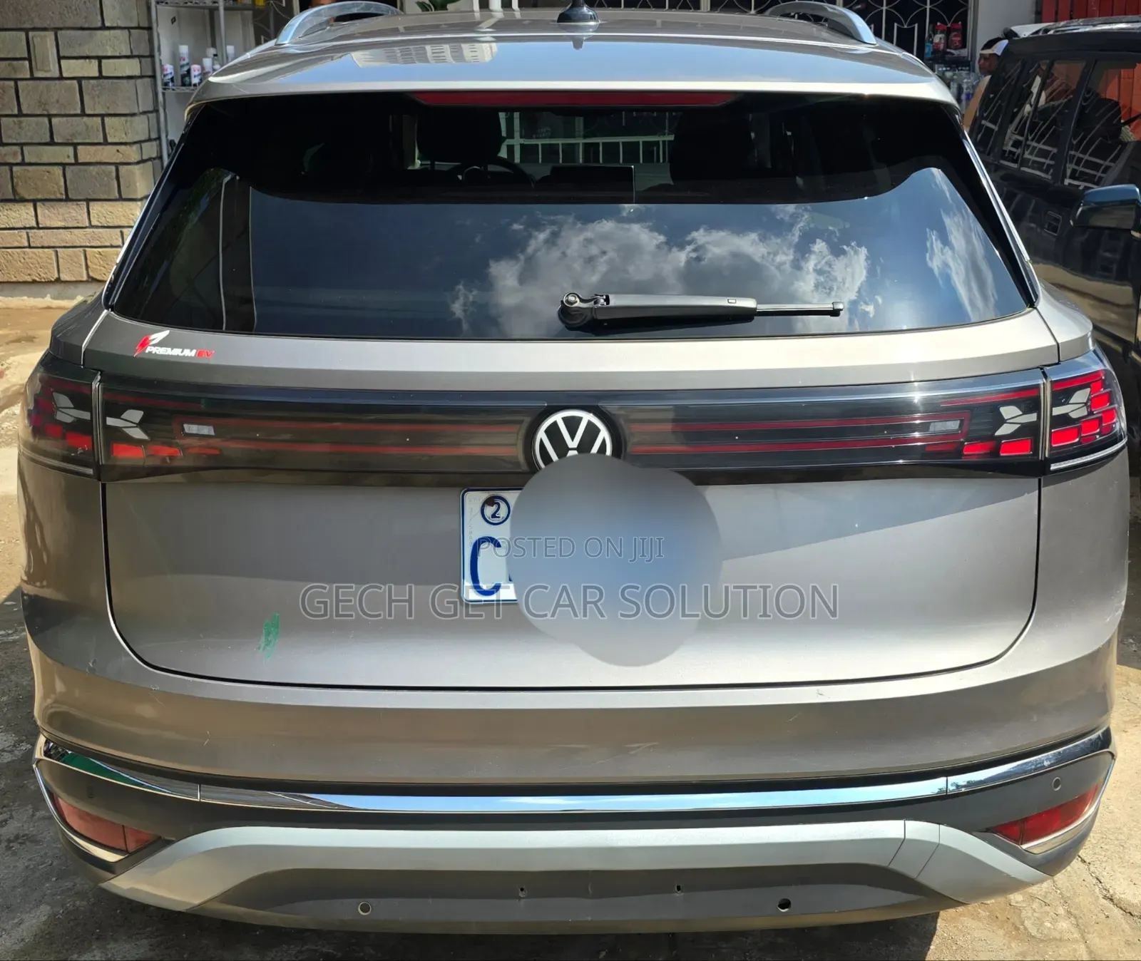 Volkswagen ID.6 2023 Gold