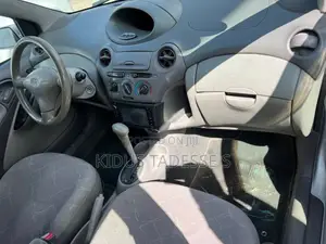 Toyota Platz 2005 Silver