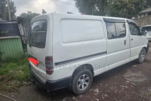 Toyota HiAce 2007 White