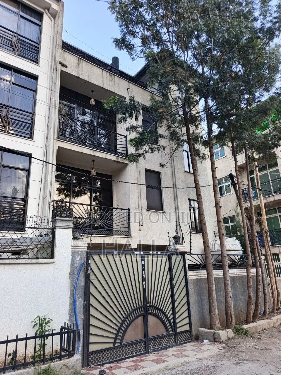5bdrm House in የግል መኖሪያ, Nifas Silk-Lafto for sale