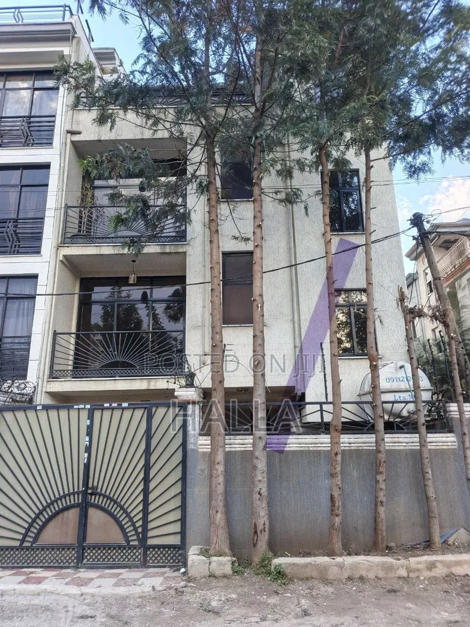 5bdrm House in የግል መኖሪያ, Nifas Silk-Lafto for sale