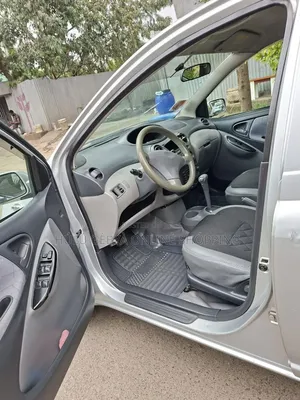 Toyota Vitz 2001 Silver