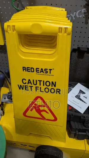 Caution Wat Floor Safety Sign