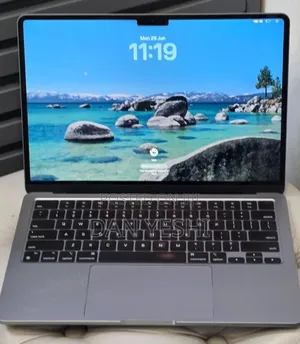 New Laptop Apple MacBook Air 2022 M2 8GB Apple M2 SSD 256GB