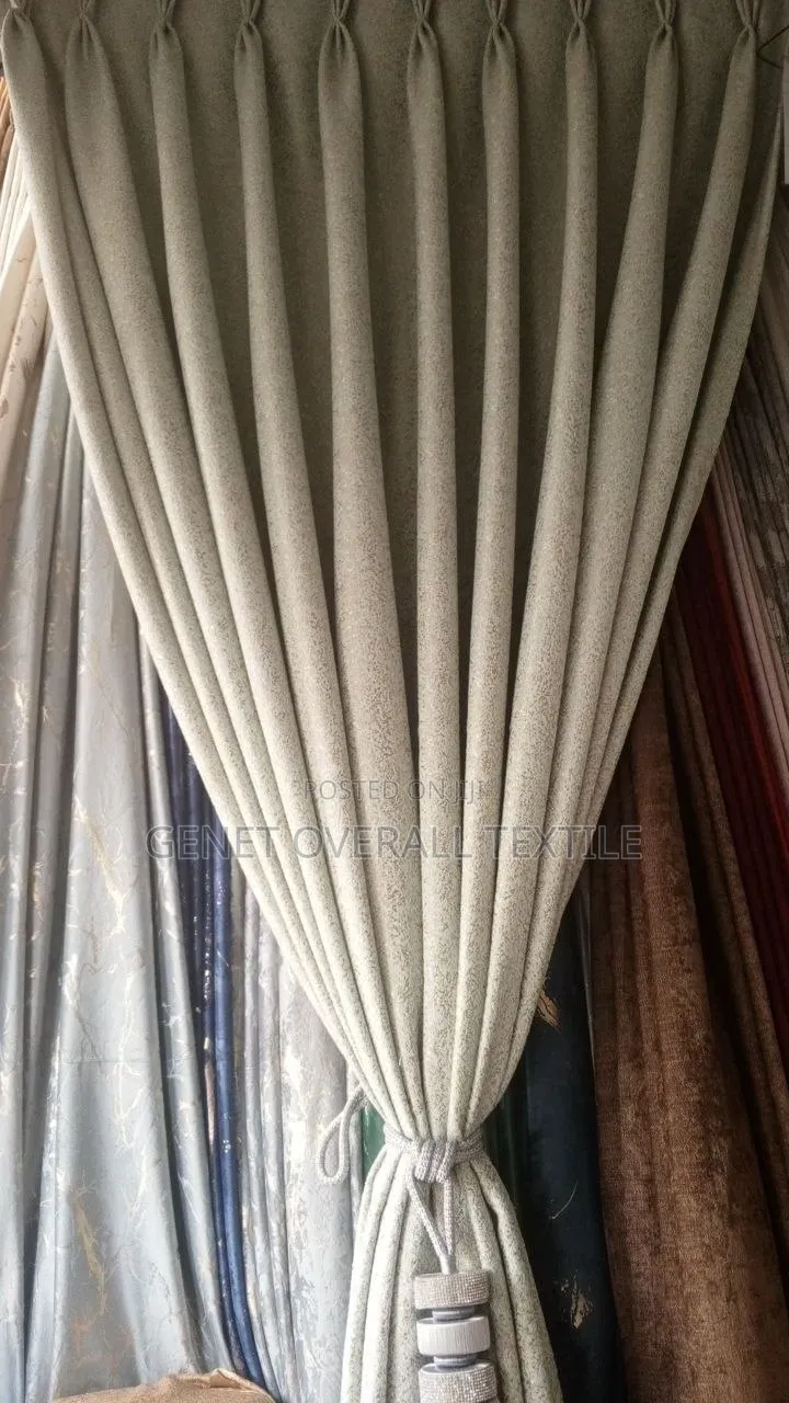 Curtain መጋረጆች
