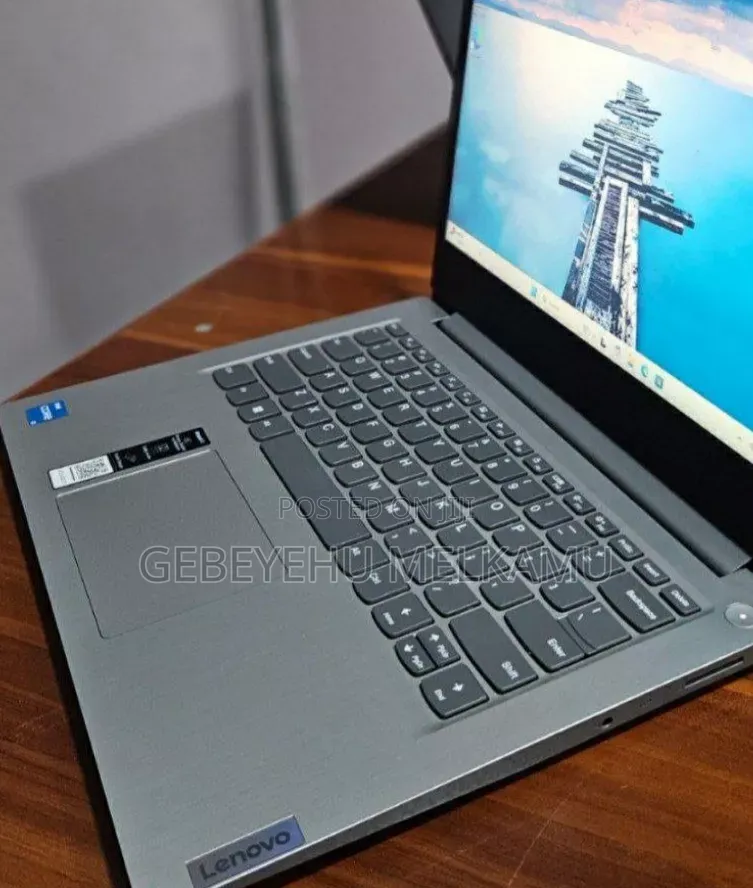 New Laptop Lenovo 8GB Intel Core i3 SSD 256GB