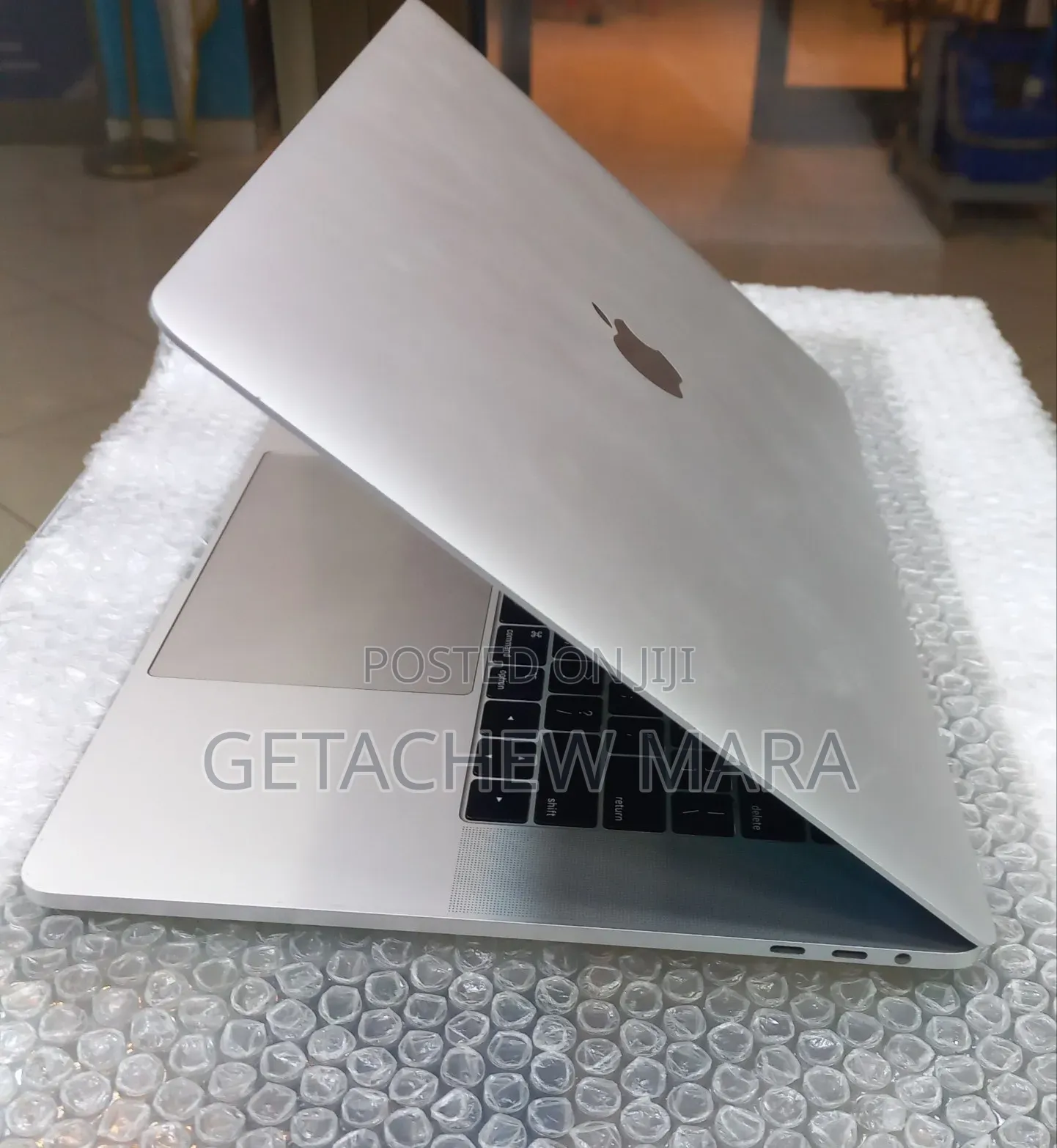 New Laptop Apple MacBook 2018 16GB Apple M1 Pro SSD 256GB