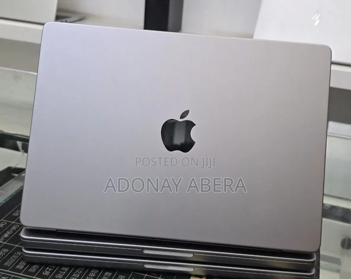 New Laptop Apple MacBook 32GB SSD 512GB
