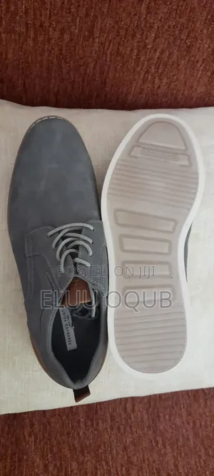 Men Shoe Reserved Foot Wear 41 Size and Grey From US America