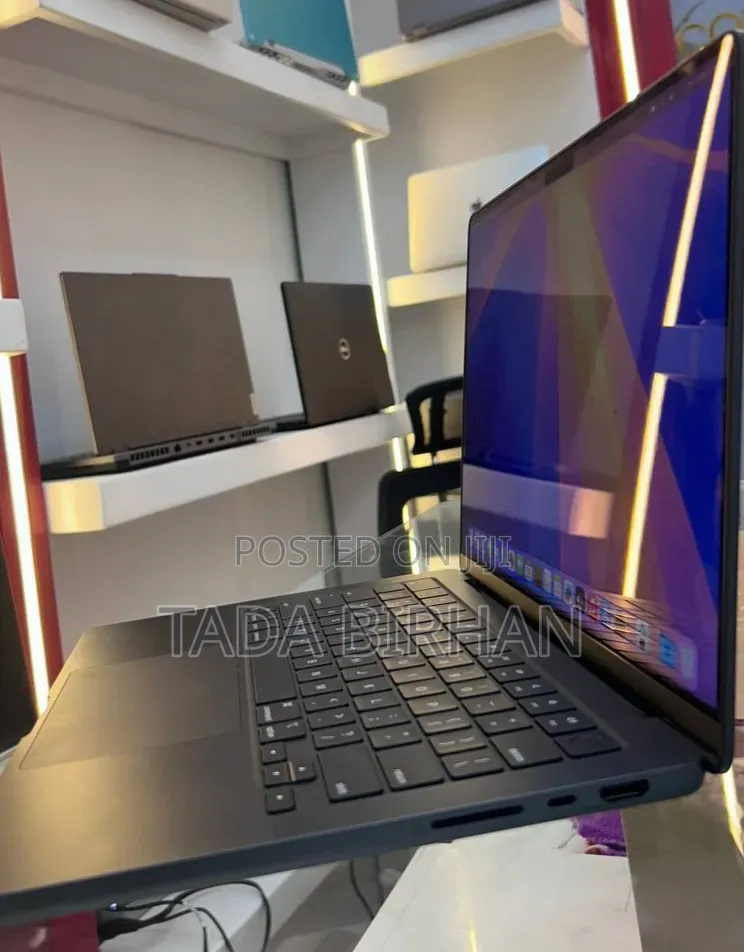 New Laptop Apple MacBook Pro 2023 M3 Pro 16GB Intel Core M3 SSD 512GB