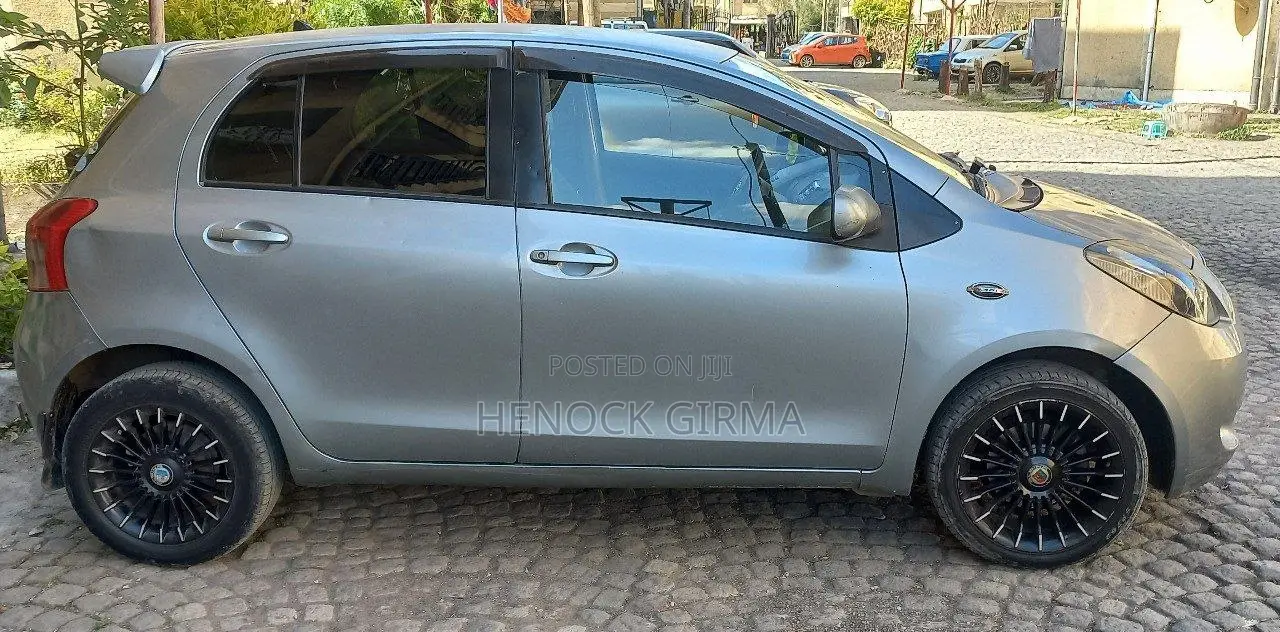 Toyota Yaris 1.0 Eco 2007 Gray