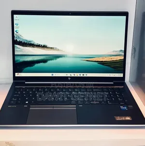 New Laptop HP ZBook Studio G8 32GB Intel Core i7 SSD 512GB