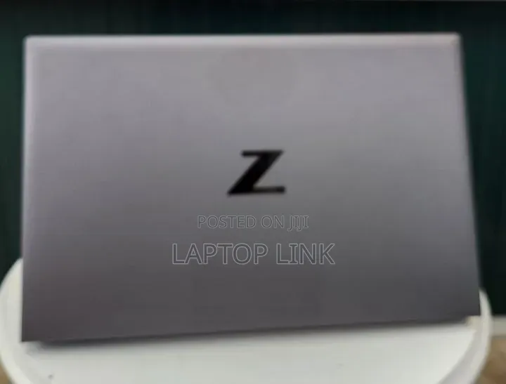 New Laptop HP ZBook Firefly G8 16GB Intel Core i7 SSD 512GB