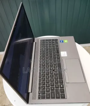 New Laptop HP ZBook Firefly G8 16GB Intel Core i7 SSD 512GB