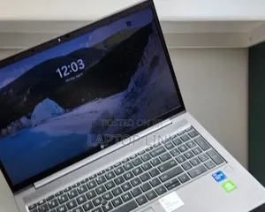 New Laptop HP ZBook Firefly G8 16GB Intel Core i7 SSD 512GB