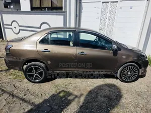 Toyota Yaris 1.3 2008 Brown