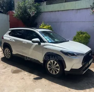 Toyota Corolla Cross Hybrid 2023 White