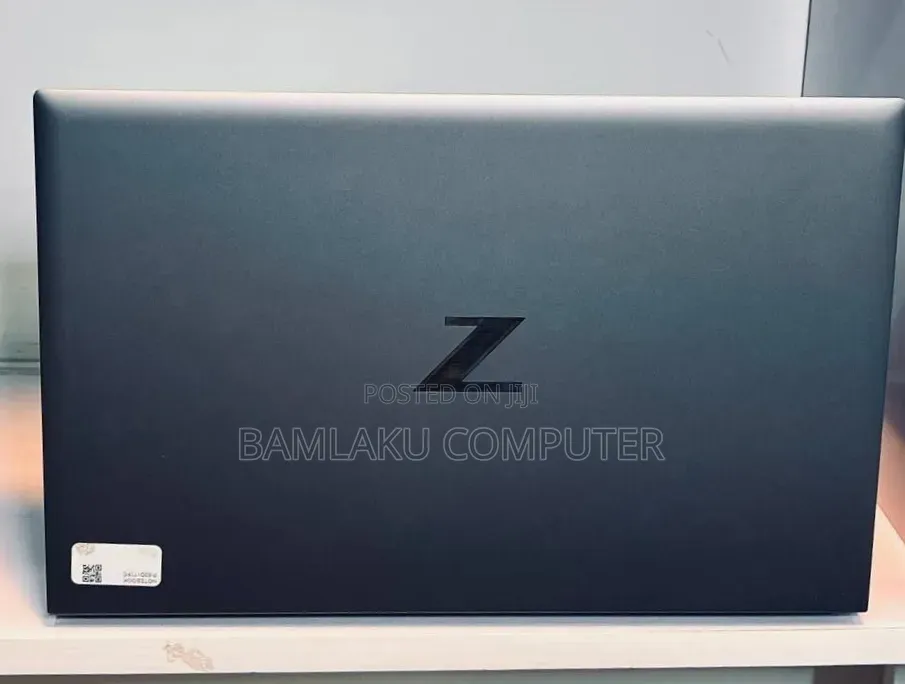 New Laptop HP ZBook Firefly G8 32GB Intel Core i7 SSD 512GB