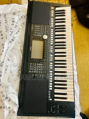 Yamaha PSR 975 Keyboard