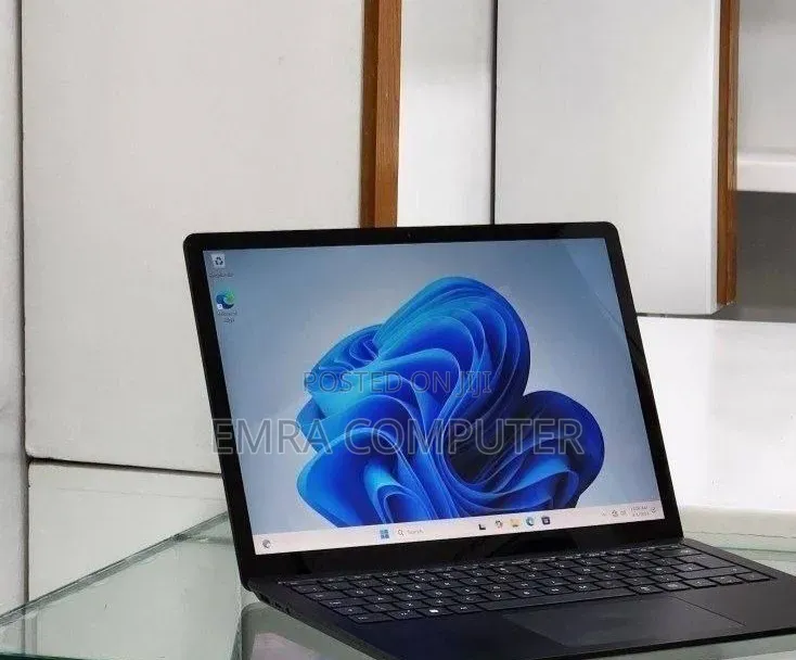 New Laptop Microsoft Surface 16GB Intel Core i7 SSD 512GB