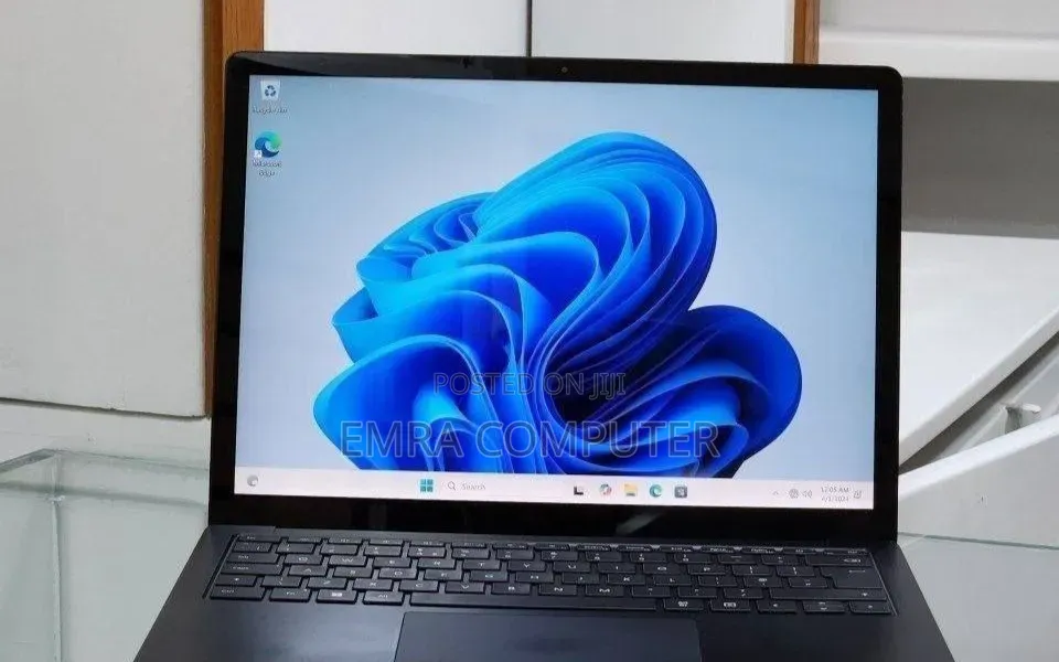 New Laptop Microsoft Surface 16GB Intel Core i7 SSD 512GB